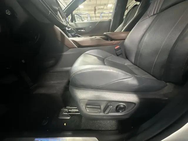 2022 Toyota Venza LE