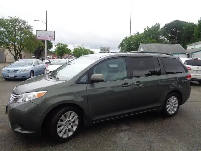 2013 Toyota Sienna LE 7 Passenger