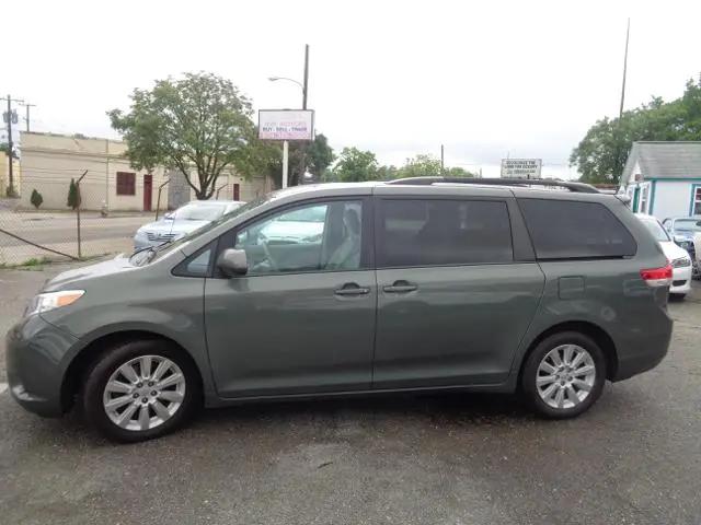2013 Toyota Sienna LE 7 Passenger
