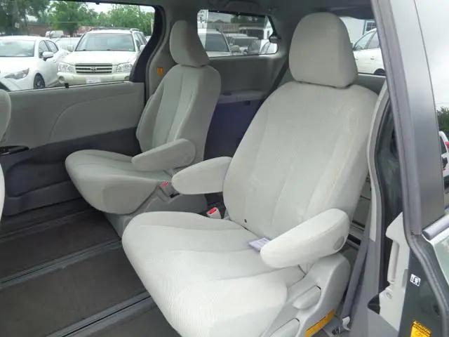 2013 Toyota Sienna LE 7 Passenger