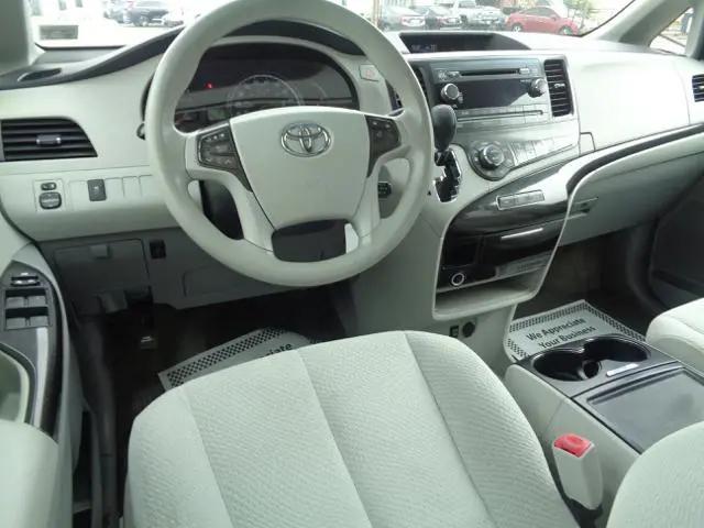 2013 Toyota Sienna LE 7 Passenger