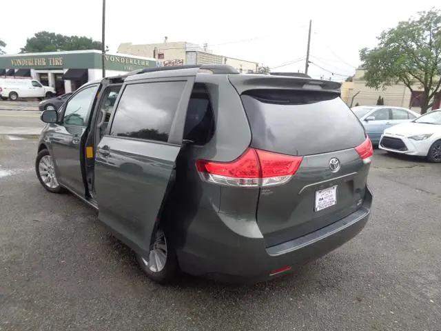 2013 Toyota Sienna LE 7 Passenger