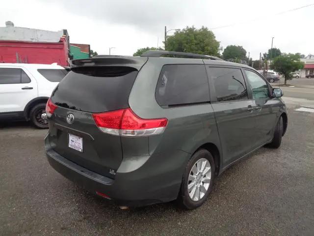 2013 Toyota Sienna LE 7 Passenger