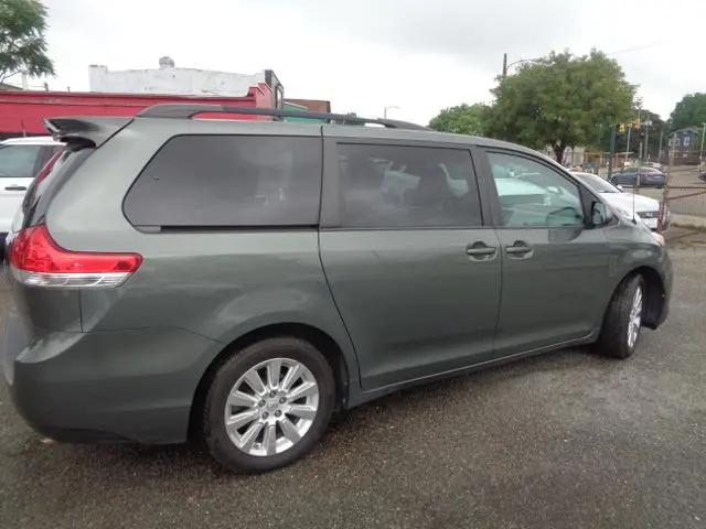 2013 Toyota Sienna LE 7 Passenger