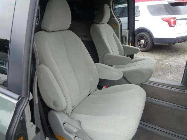 2013 Toyota Sienna LE 7 Passenger