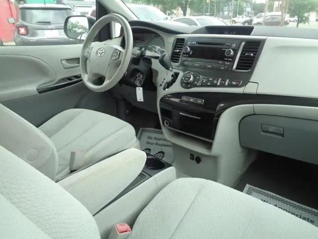 2013 Toyota Sienna LE 7 Passenger