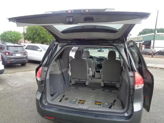 2013 Toyota Sienna LE 7 Passenger