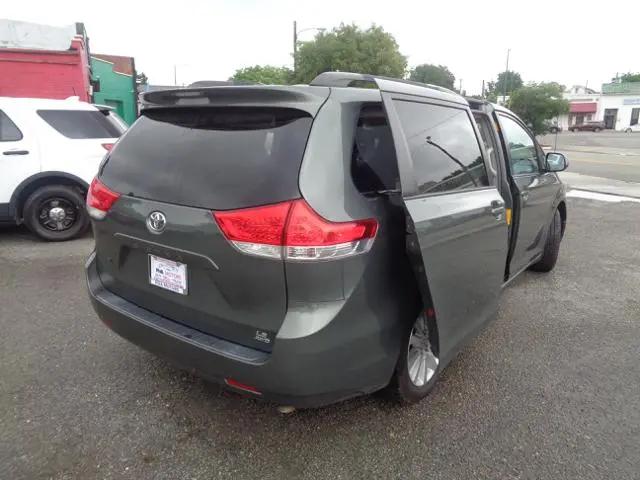 2013 Toyota Sienna LE 7 Passenger