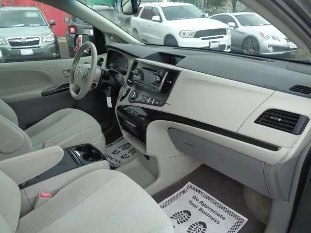2013 Toyota Sienna LE 7 Passenger