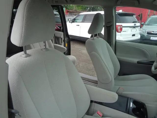 2013 Toyota Sienna LE 7 Passenger