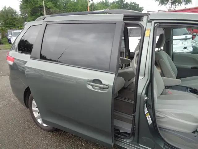 2013 Toyota Sienna LE 7 Passenger
