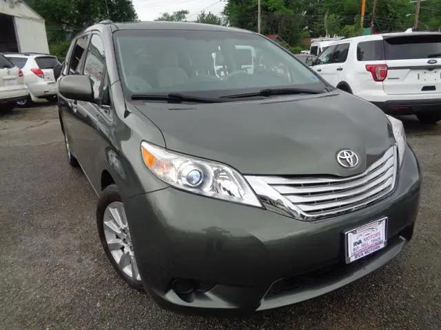 2013 Toyota Sienna LE 7 Passenger