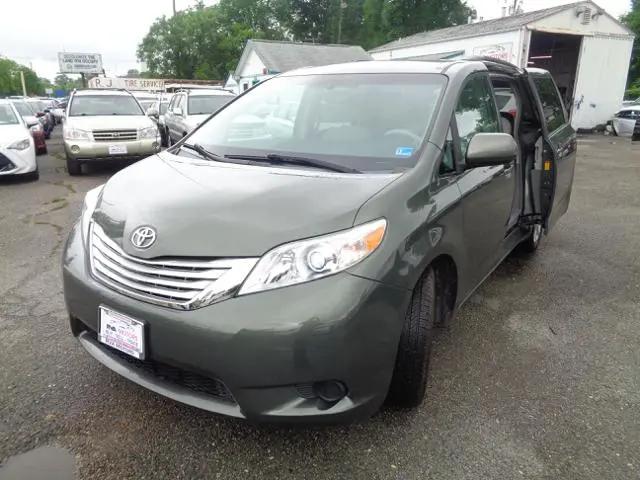 2013 Toyota Sienna LE 7 Passenger