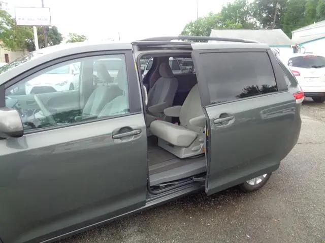 2013 Toyota Sienna LE 7 Passenger