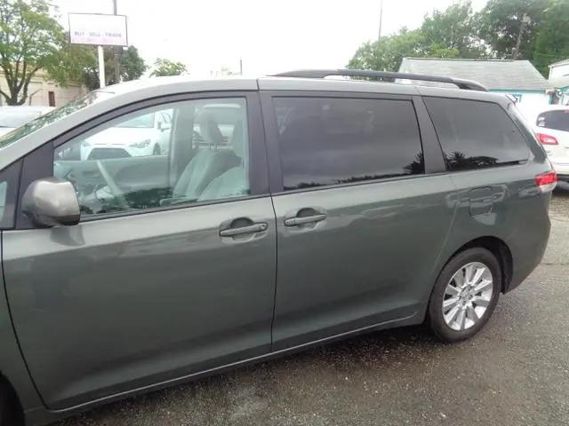2013 Toyota Sienna LE 7 Passenger
