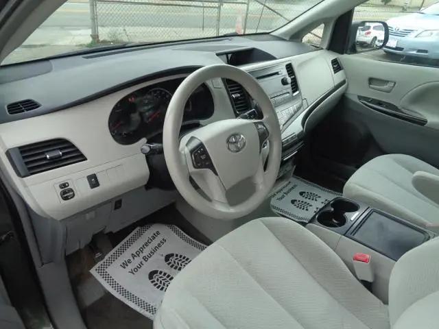 2013 Toyota Sienna LE 7 Passenger