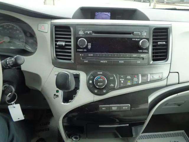 2013 Toyota Sienna LE 7 Passenger