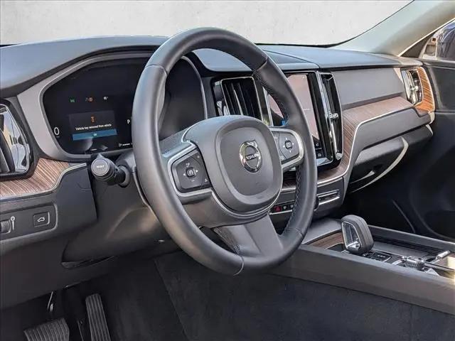 2022 Volvo XC60 B5 Momentum