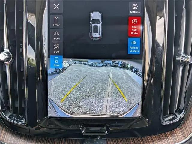 2022 Volvo XC60 B5 Momentum