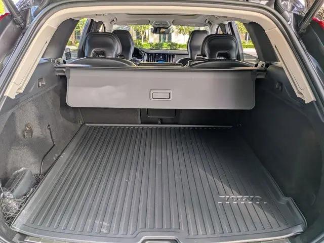 2022 Volvo XC60 B5 Momentum