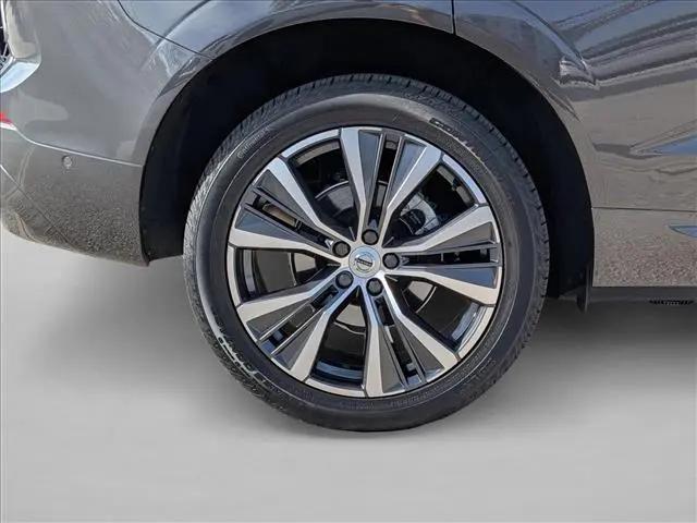 2022 Volvo XC60 B5 Momentum