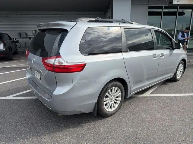 2015 Toyota Sienna XLE 8 Passenger