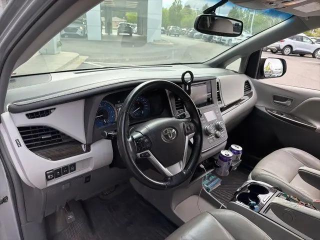 2015 Toyota Sienna XLE 8 Passenger