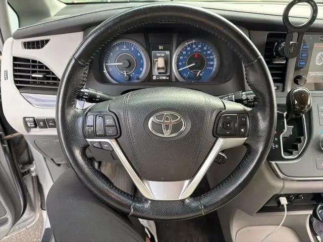 2015 Toyota Sienna XLE 8 Passenger