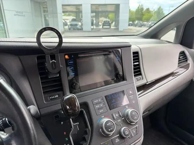 2015 Toyota Sienna XLE 8 Passenger