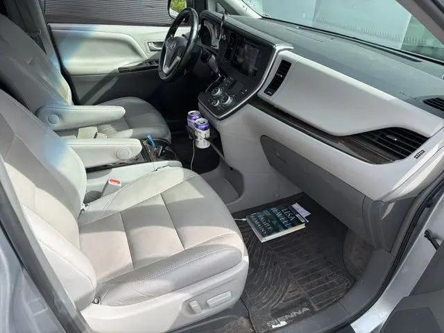2015 Toyota Sienna XLE 8 Passenger