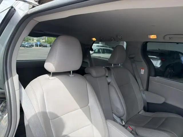 2015 Toyota Sienna XLE 8 Passenger