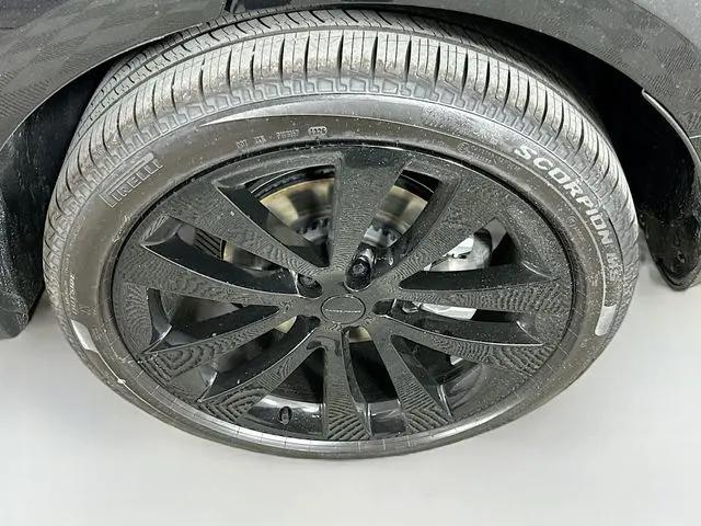 2026 Land Rover Range Rover Sport P360 SE