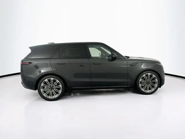2026 Land Rover Range Rover Sport P360 SE