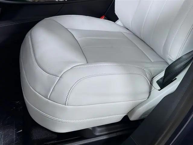 2026 Land Rover Range Rover Sport P360 SE