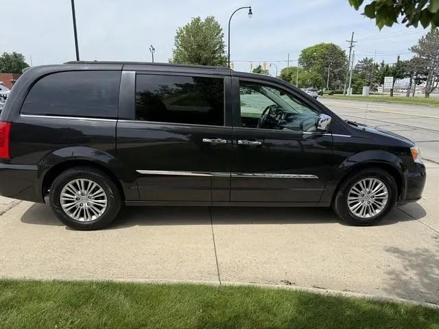 2015 Chrysler Town & Country Touring-L