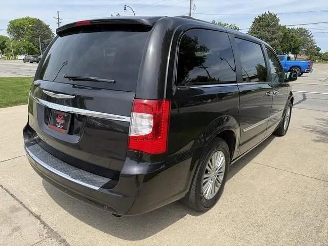 2015 Chrysler Town & Country Touring-L