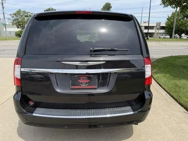 2015 Chrysler Town & Country Touring-L