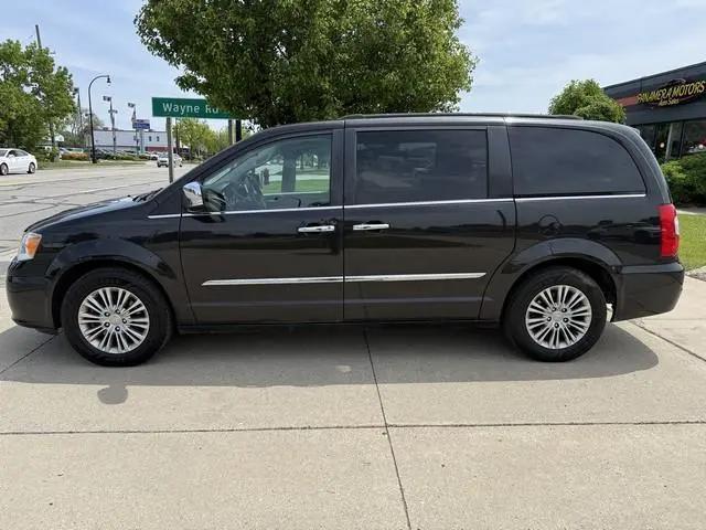 2015 Chrysler Town & Country Touring-L