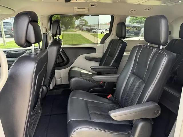2015 Chrysler Town & Country Touring-L