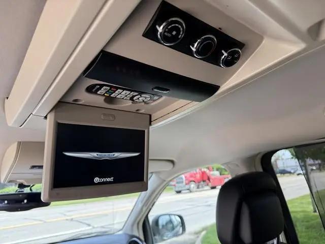 2015 Chrysler Town & Country Touring-L