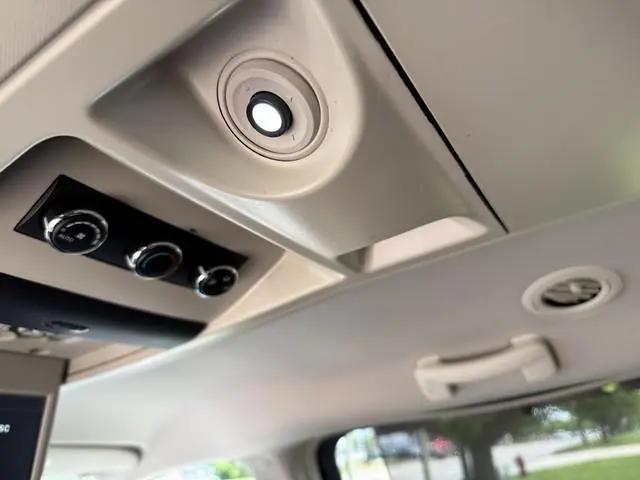 2015 Chrysler Town & Country Touring-L