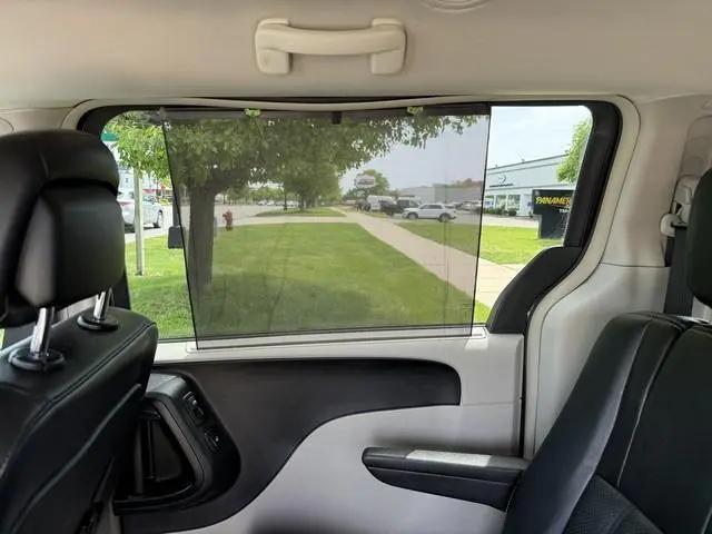 2015 Chrysler Town & Country Touring-L