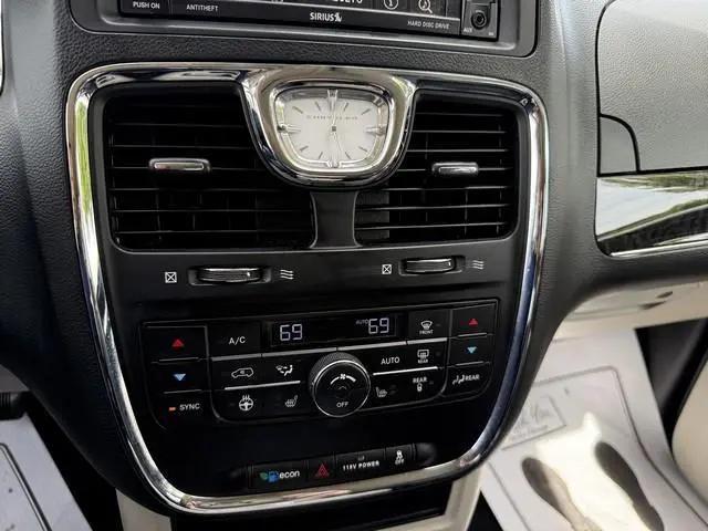 2015 Chrysler Town & Country Touring-L