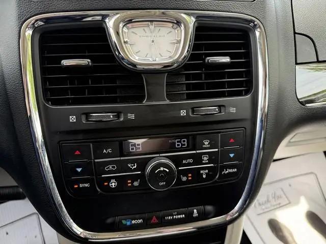 2015 Chrysler Town & Country Touring-L