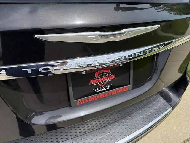 2015 Chrysler Town & Country Touring-L