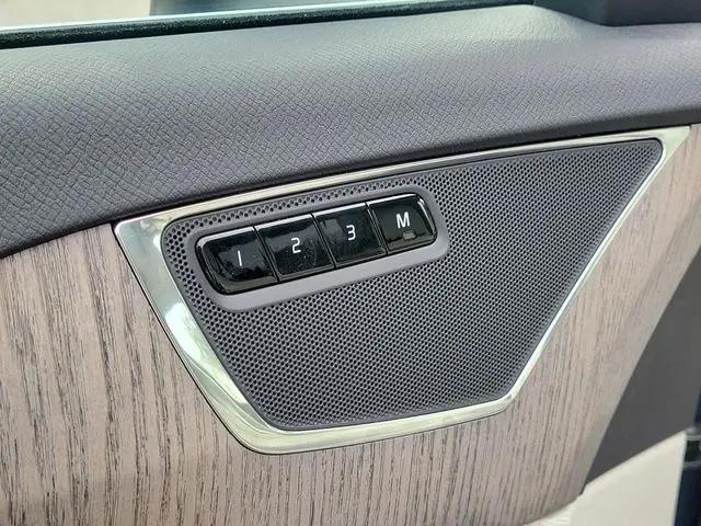 2024 Volvo XC90 Recharge T8 Plus 6-Seater