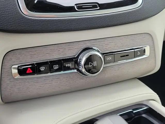 2024 Volvo XC90 Recharge T8 Plus 6-Seater
