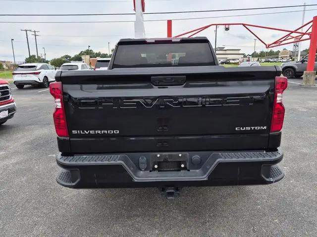2022 Chevrolet Silverado 1500 4WD Crew Cab Short Bed Custom