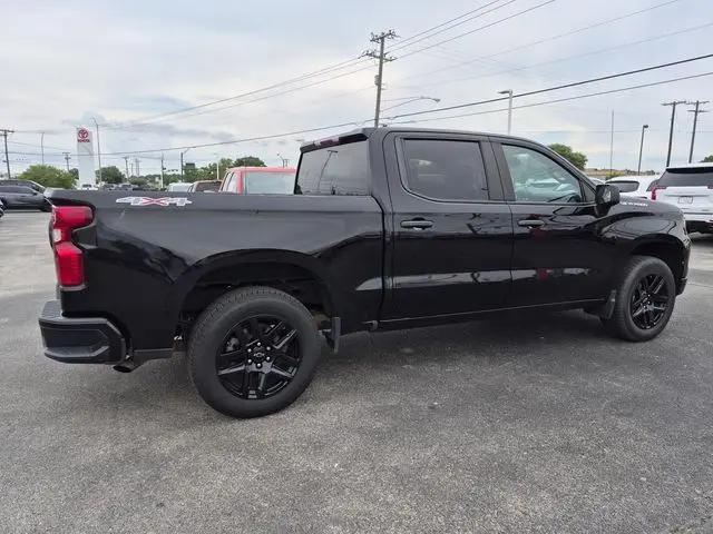 2022 Chevrolet Silverado 1500 4WD Crew Cab Short Bed Custom