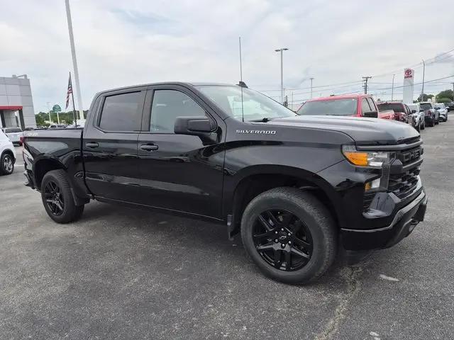 2022 Chevrolet Silverado 1500 4WD Crew Cab Short Bed Custom
